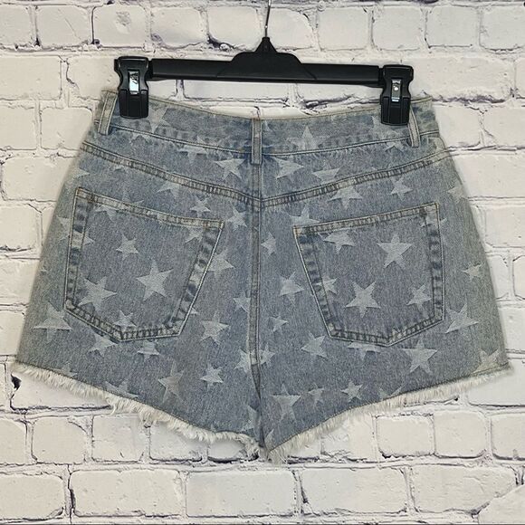 Le Lis Star Print Denim Shorts - Picture 4 of 6